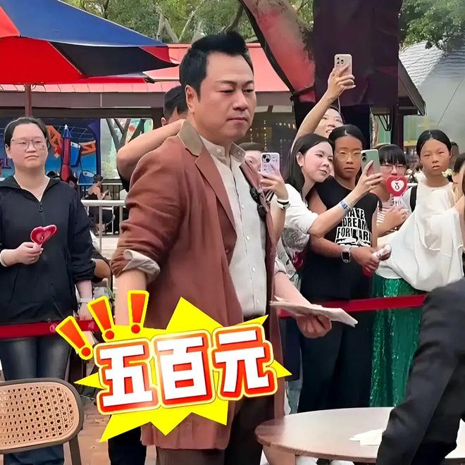 缺钱了吗?扎堆内地景区扮NPC澳门新葡京网站香港老明星这么(图4) 缺钱了吗?扎堆内地景区扮NPC澳门新葡京网站香港老明星这么(图4)