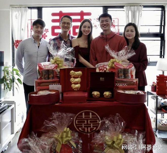 布结婚!各种金器摆满桌子老公样貌曝光澳门新葡京入口28岁TVB长腿女神宣(图1) 布结婚!各种金器摆满桌子老公样貌曝光澳门新葡京入口28岁TVB长腿女神宣(图1)