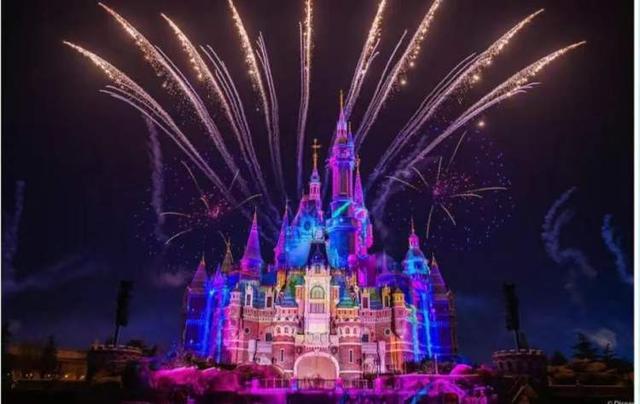 启米奇米妮有一周庆生派对特别投影和烟花辞旧迎新澳门新葡京迪士尼又要下雪啦!奇幻冬日季下周开(图3) 启米奇米妮有一周庆生派对特别投影和烟花辞旧迎新澳门新葡京迪士尼又要下雪啦!奇幻冬日季下周开(图3)