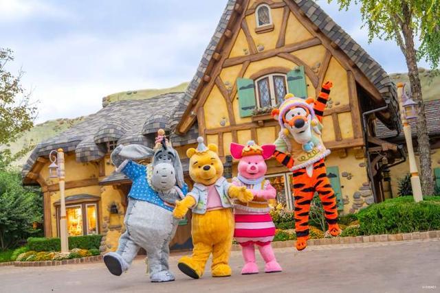 启米奇米妮有一周庆生派对特别投影和烟花辞旧迎新澳门新葡京迪士尼又要下雪啦!奇幻冬日季下周开(图4) 启米奇米妮有一周庆生派对特别投影和烟花辞旧迎新澳门新葡京迪士尼又要下雪啦!奇幻冬日季下周开(图4)