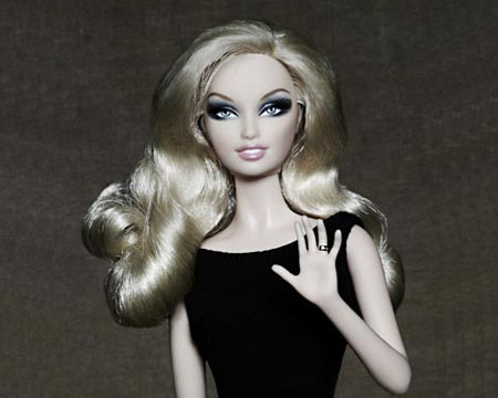 蒂·克拉姆版芭比娃娃问世澳门新葡京app